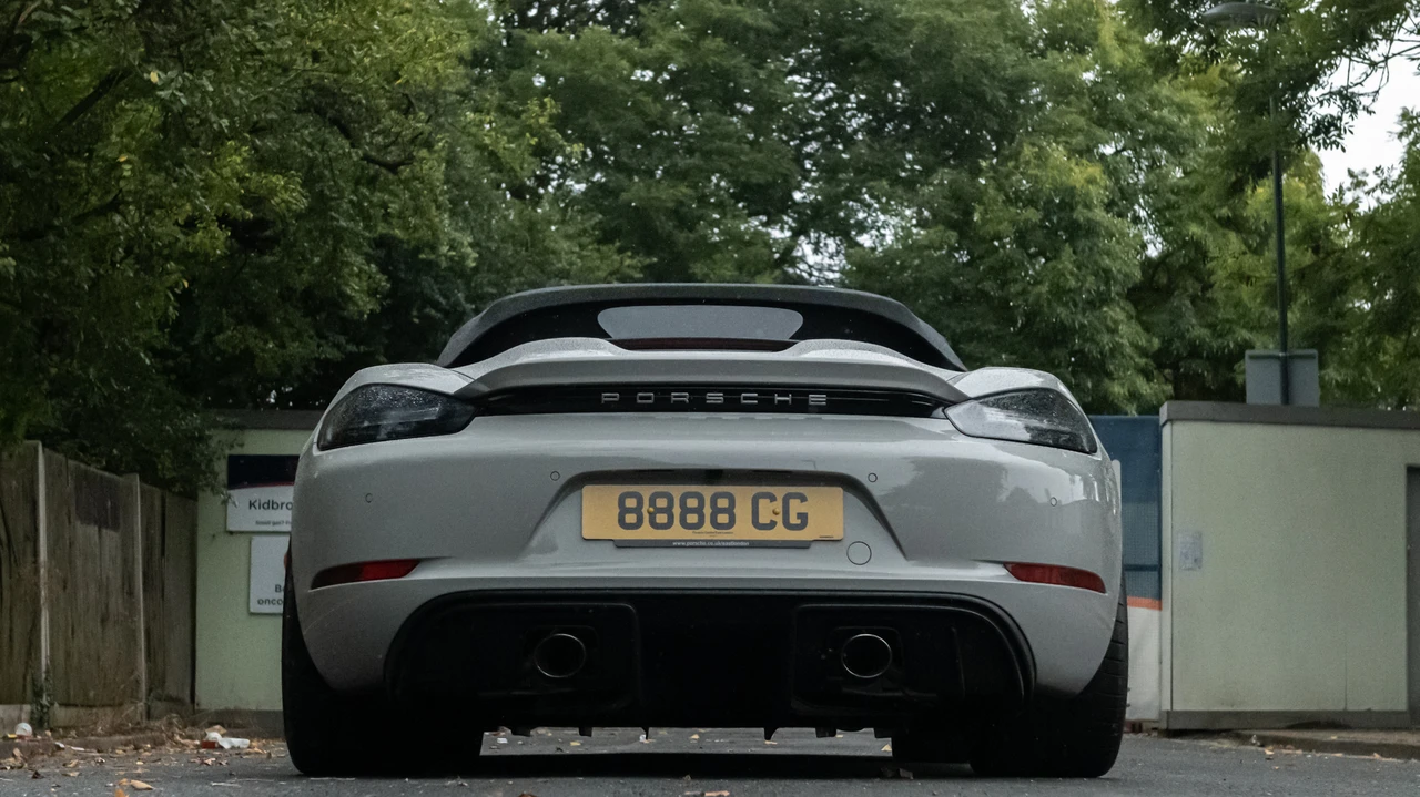 2019 Porsche 718 Boxster Spyder - Image 17 of 31
