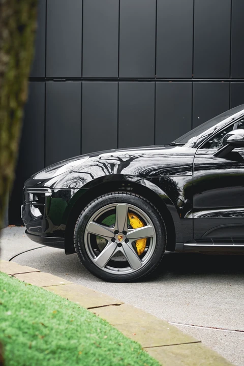 2019 Porsche Macan Turbo - Image 23 of 31