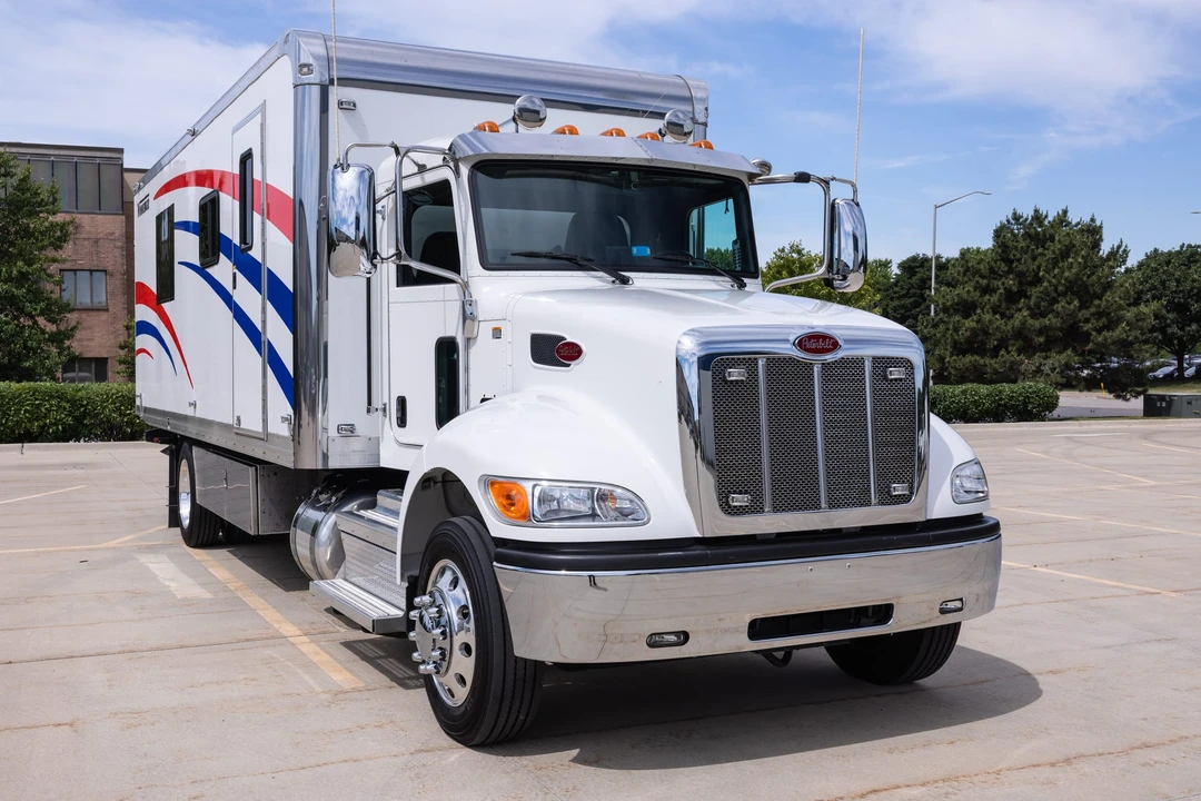 2019 Peterbilt - Image 5 of 31