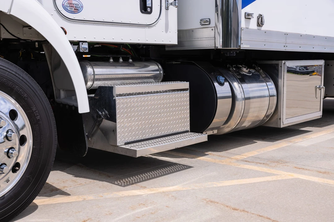 2019 Peterbilt - Image 25 of 31