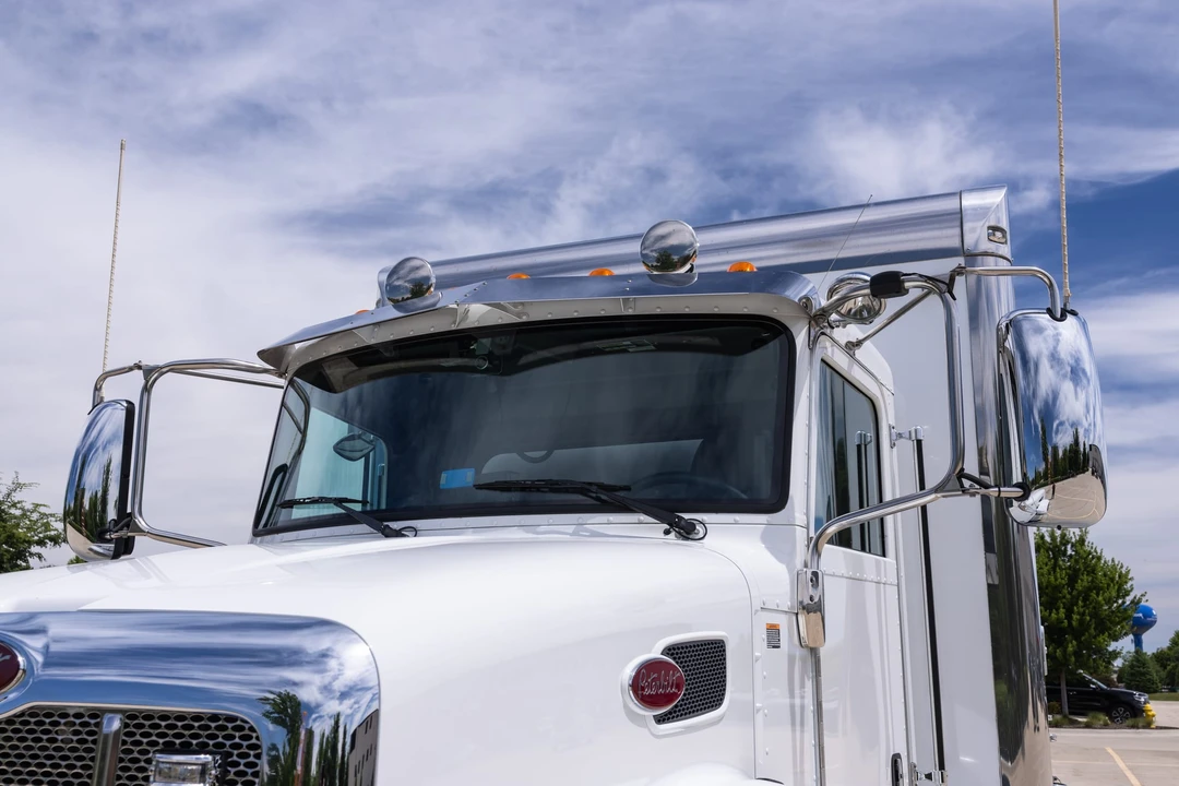 2019 Peterbilt - Image 17 of 31