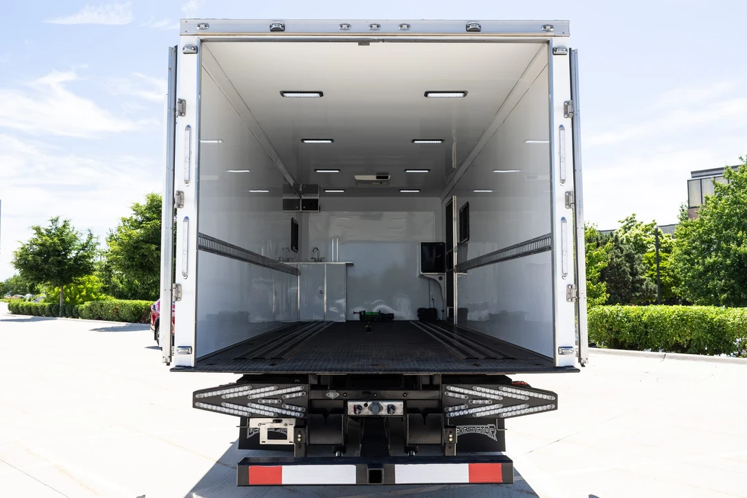 2019 Peterbilt - Image 9 of 31