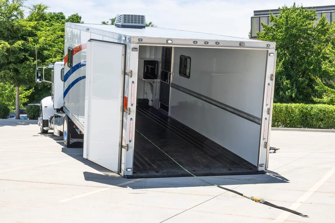 2019 Peterbilt - Image 11 of 31
