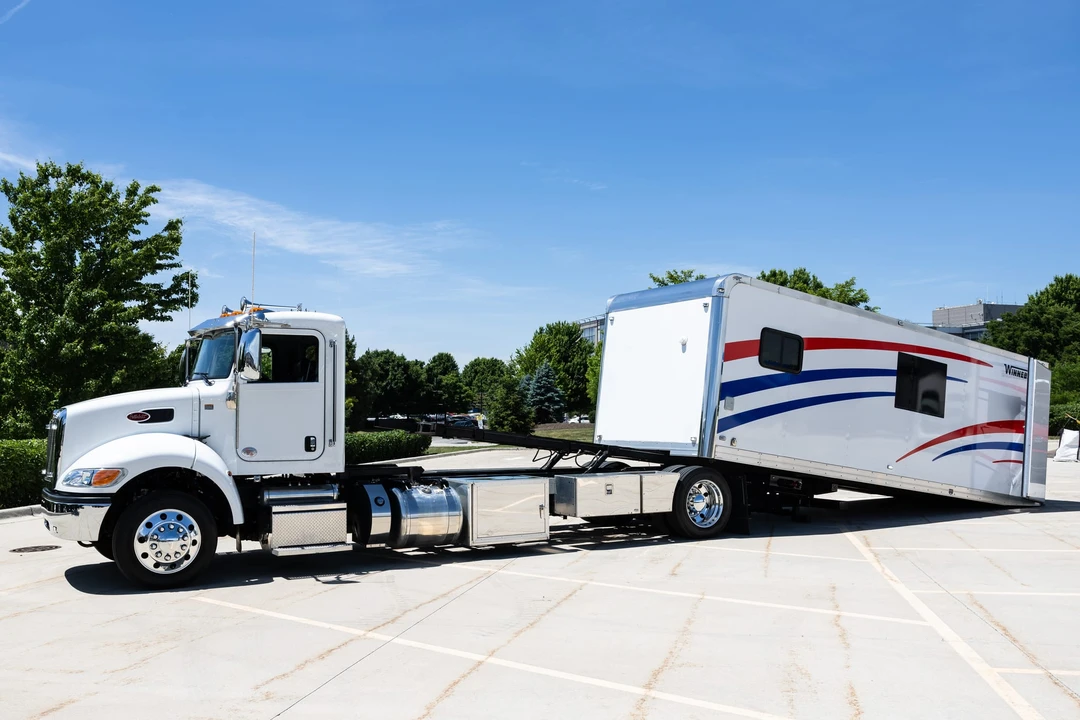 2019 Peterbilt - Image 15 of 31