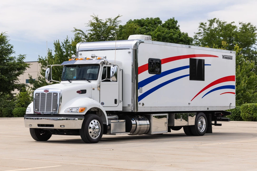 2019 Peterbilt - Image 2 of 31