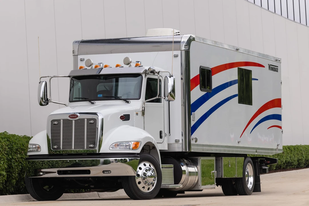 2019 Peterbilt - Image 3 of 31