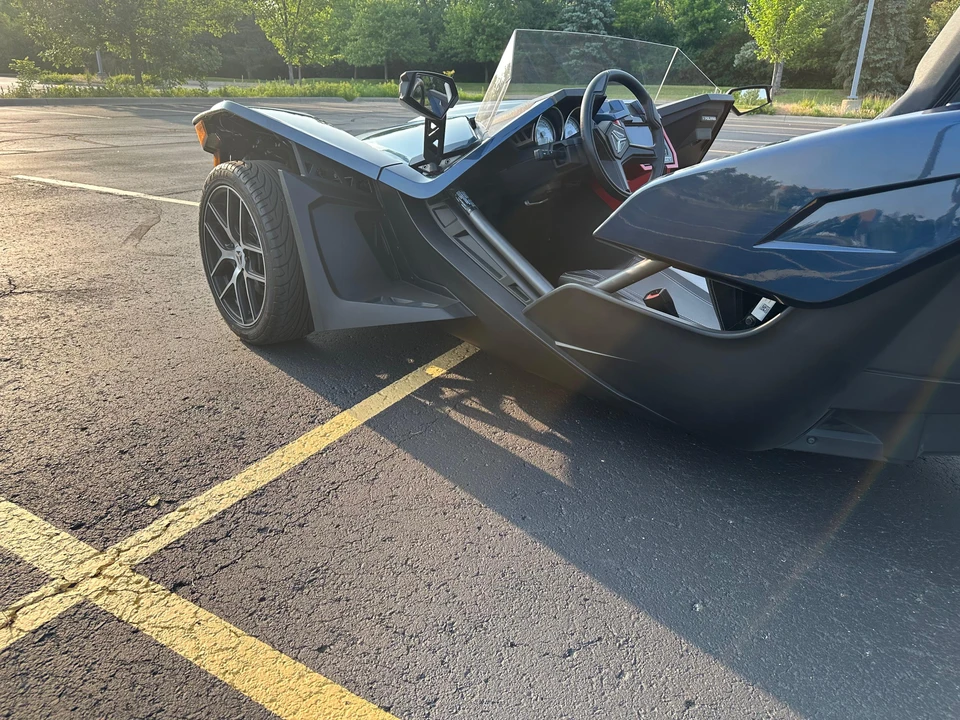 2019 Polaris Slingshot - Image 16 of 31