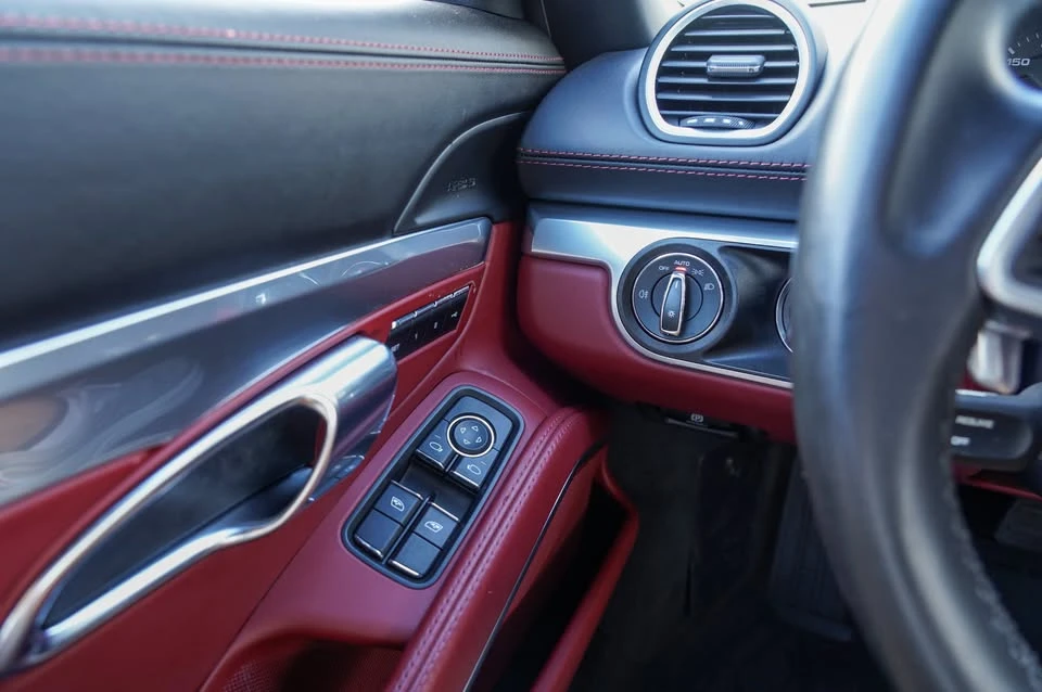 2019 Porsche 718 Boxster - Image 15 of 20