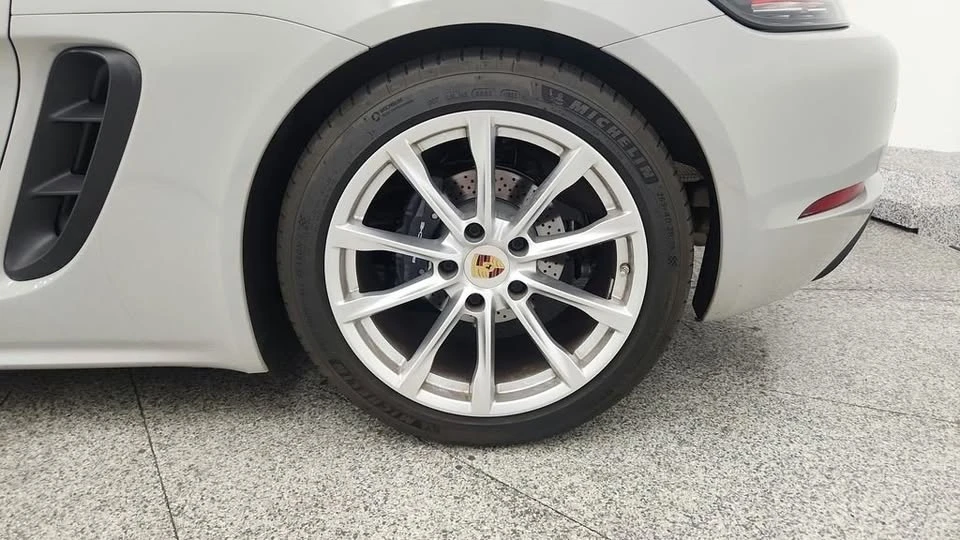 2019 Porsche 718 Cayman - Image 19 of 20