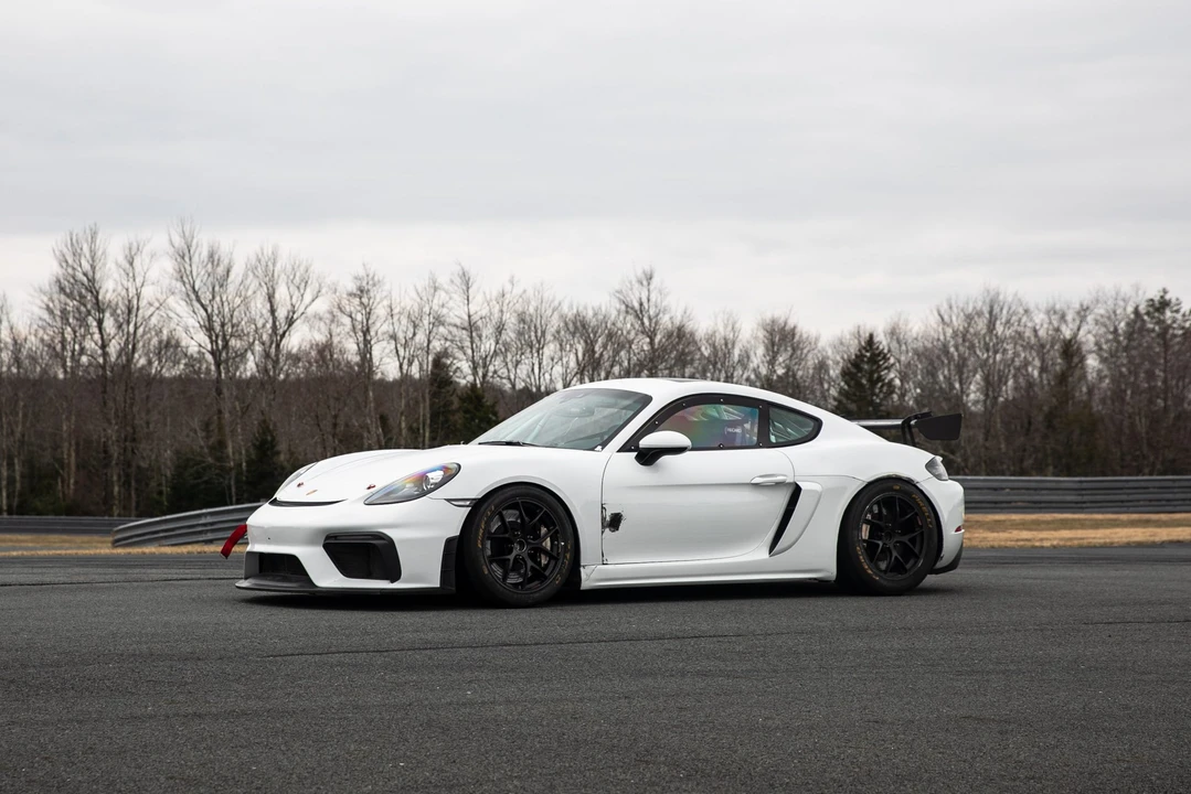 2019 Porsche 718 Cayman GT4 - Image 3 of 31