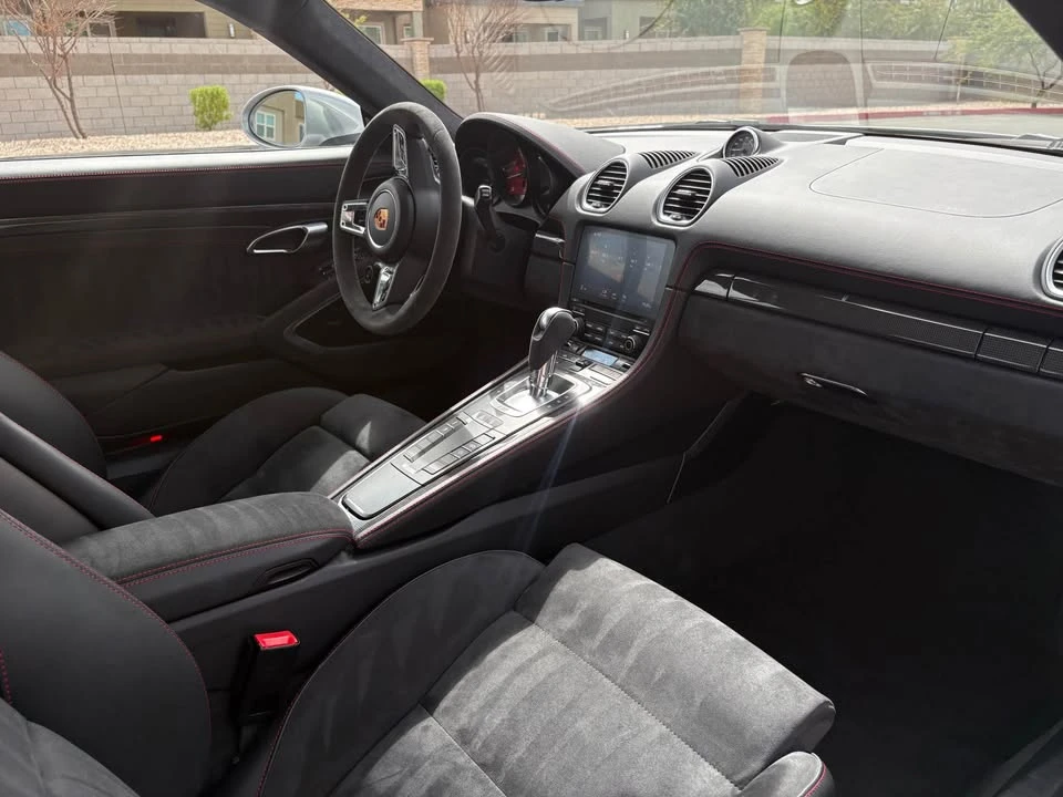 2019 Porsche 718 Cayman - Image 17 of 18