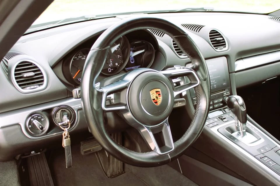 2019 Porsche 718 Cayman - Image 13 of 20