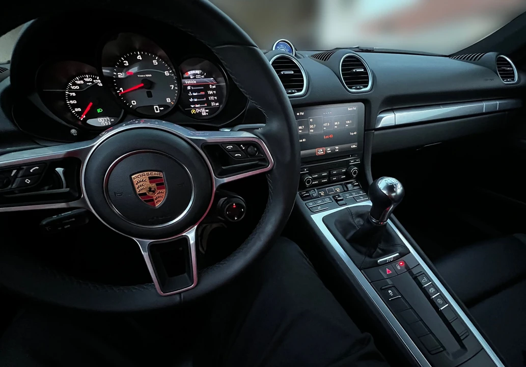 2019 Porsche 718 Cayman S - Image 18 of 31