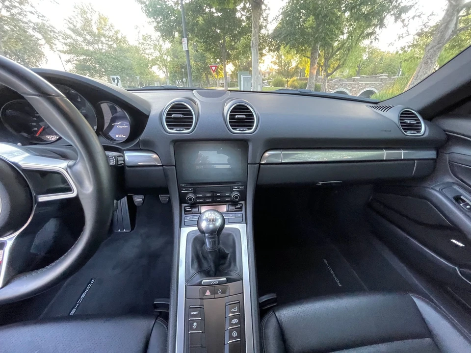 2019 Porsche 718 Cayman - Image 12 of 16