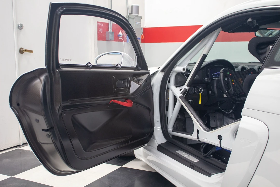 2019 Porsche 718 Cayman GT4 - Image 26 of 31