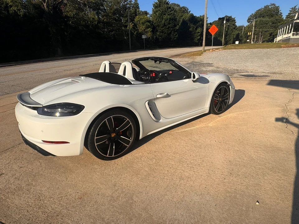 2019 Porsche - Image 21 of 31