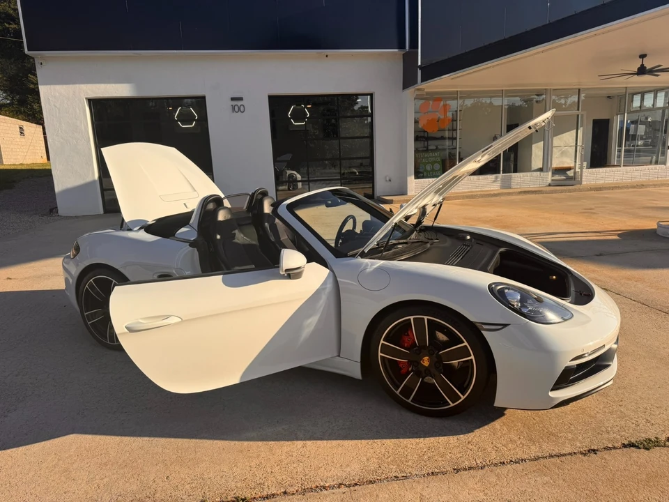 2019 Porsche - Image 16 of 31