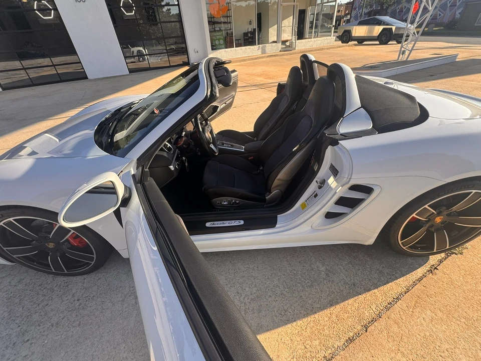2019 Porsche - Image 27 of 31