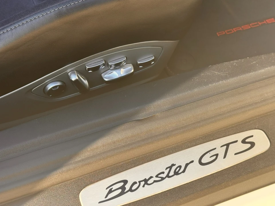 2019 Porsche - Image 25 of 31