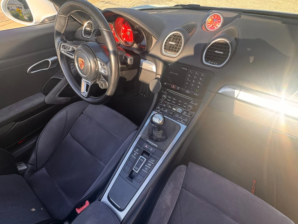 2019 Porsche - Image 26 of 31