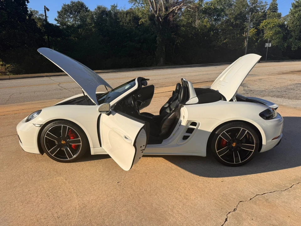 2019 Porsche - Image 15 of 31