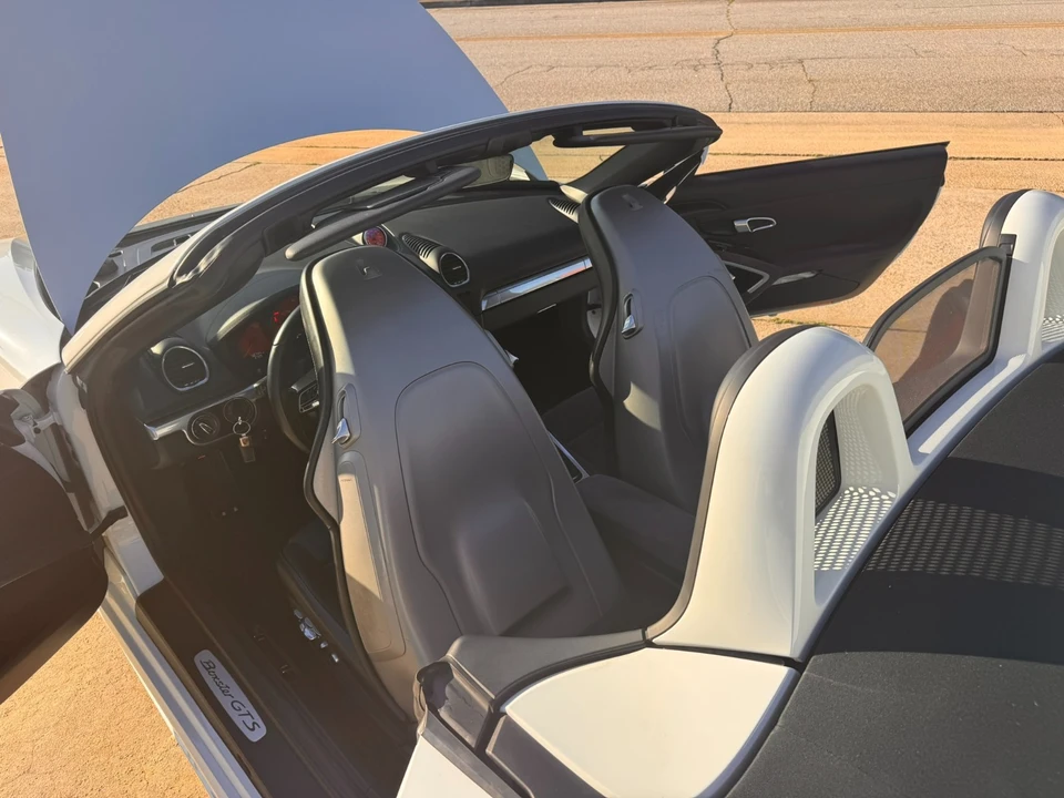 2019 Porsche - Image 17 of 31