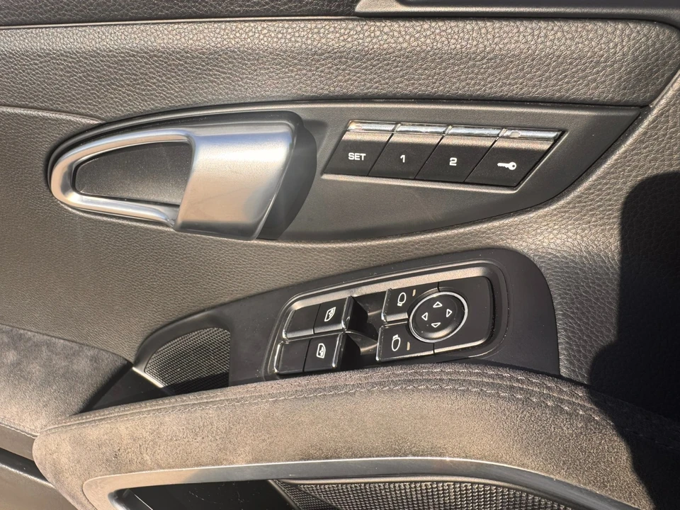 2019 Porsche - Image 18 of 31