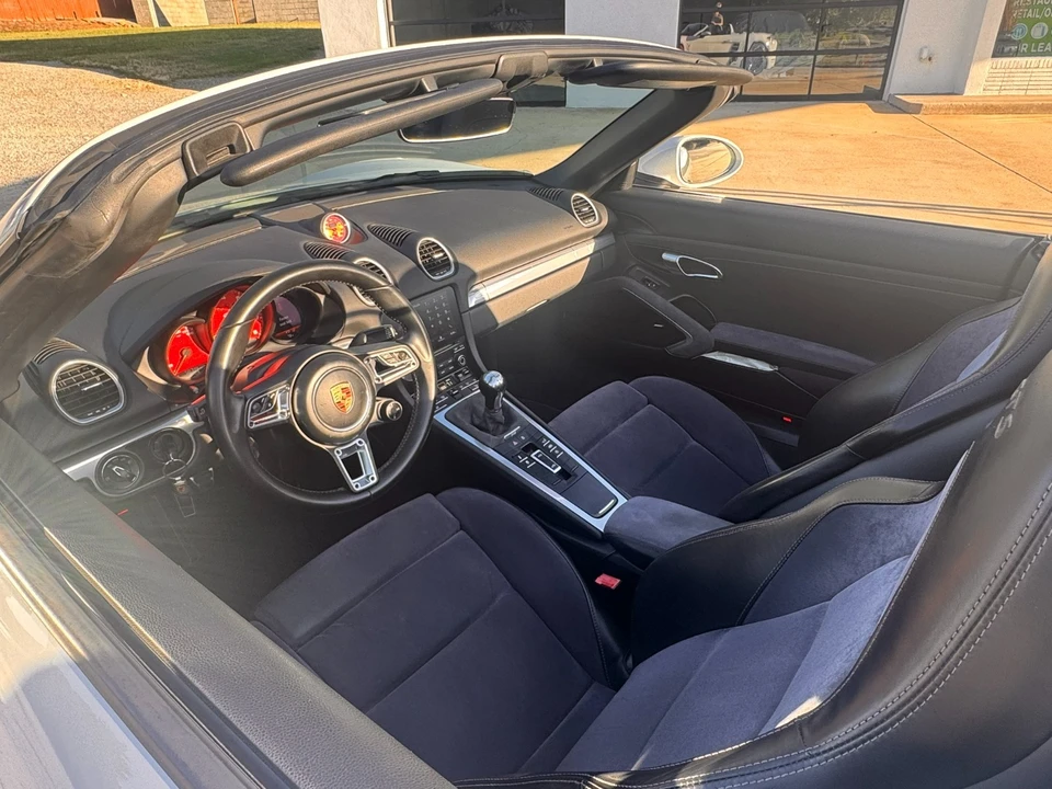 2019 Porsche - Image 24 of 31
