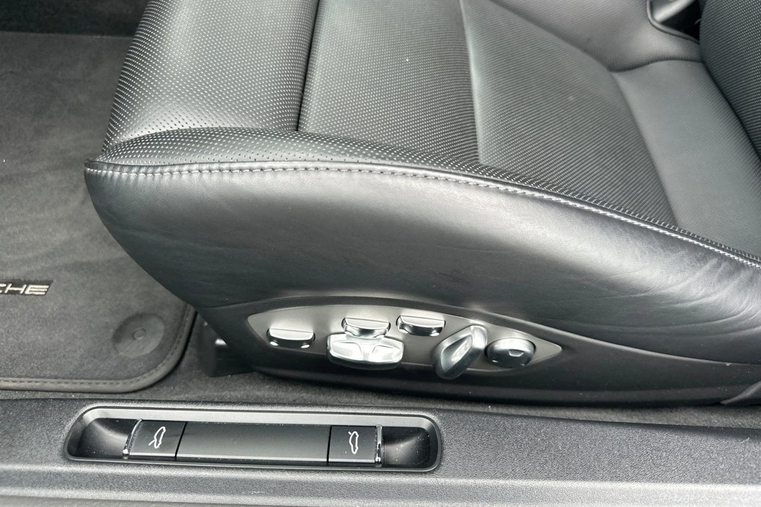 2019 Porsche 911 - Image 14 of 31