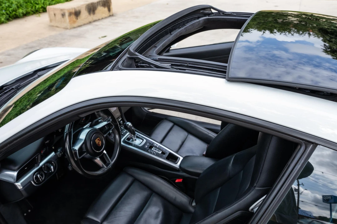 2019 Porsche 991 Carrera - Image 28 of 31