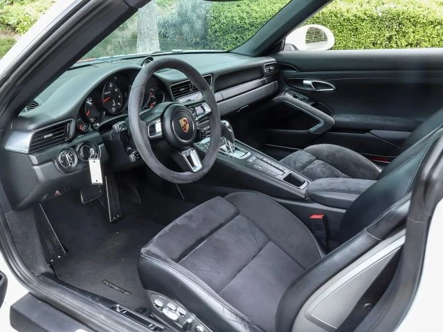 2019 Porsche - Image 24 of 31