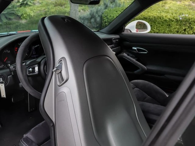 2019 Porsche - Image 29 of 31