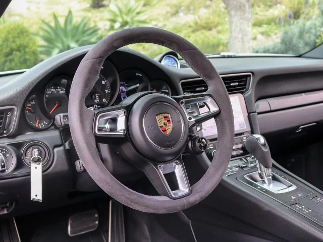 2019 Porsche - Image 30 of 31