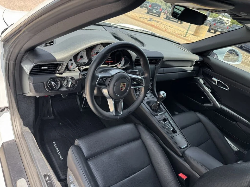 2019 Porsche 991 Targa 4 & 4S - Image 25 of 31