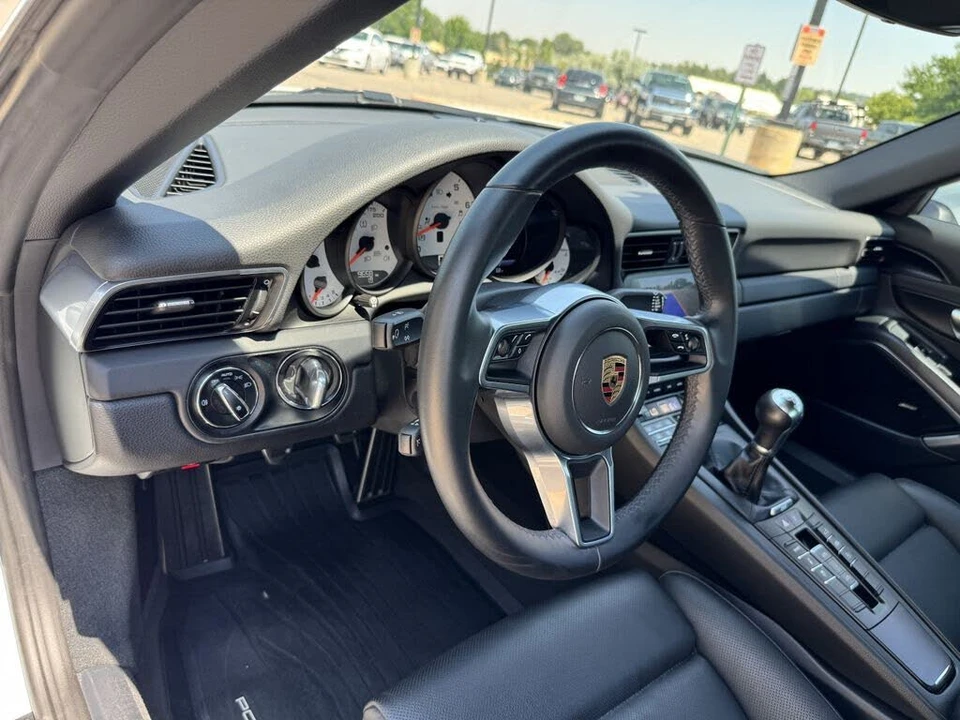 2019 Porsche 991 Targa 4 & 4S - Image 26 of 31