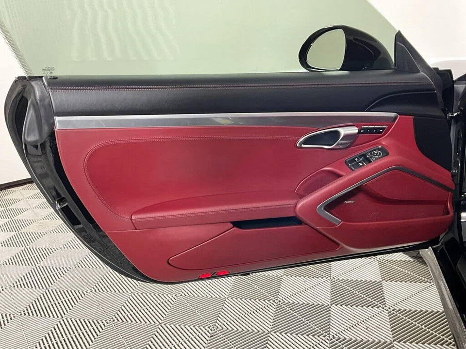 2019 Porsche 991 Targa 4 & 4S - Image 19 of 27