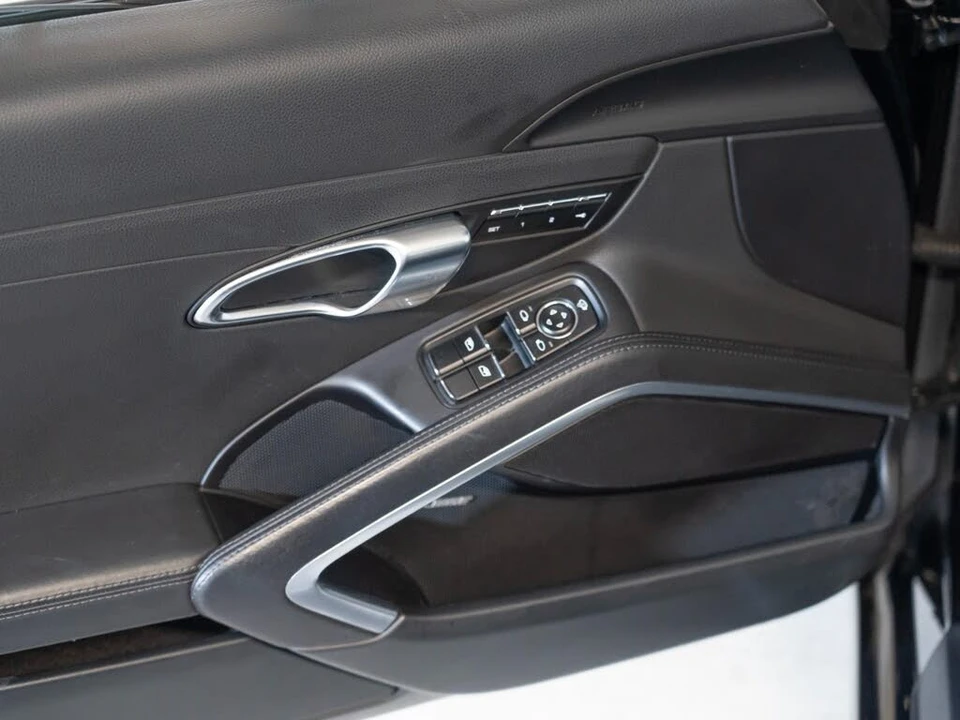 2019 Porsche 991 Targa 4 & 4S - Image 17 of 26