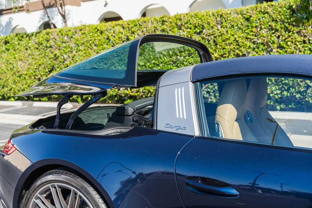 2019 Porsche 991 Targa 4 & 4S - Image 11 of 31