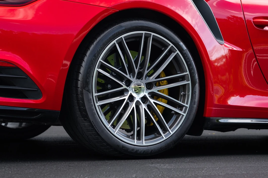 2019 Porsche - Image 14 of 31