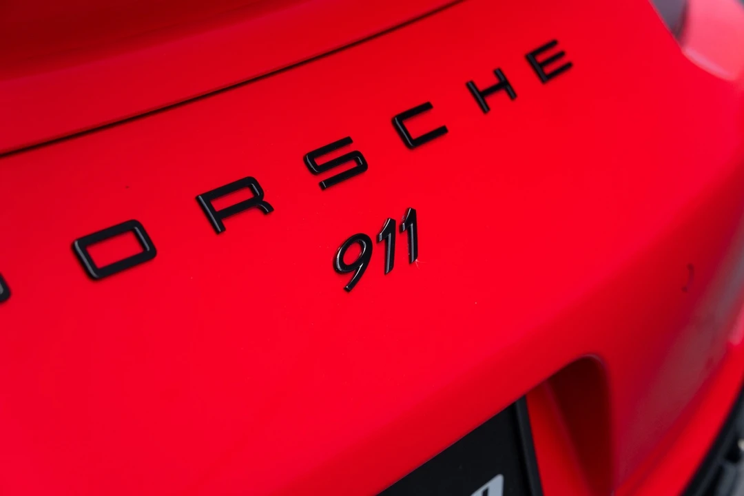2019 Porsche - Image 28 of 31