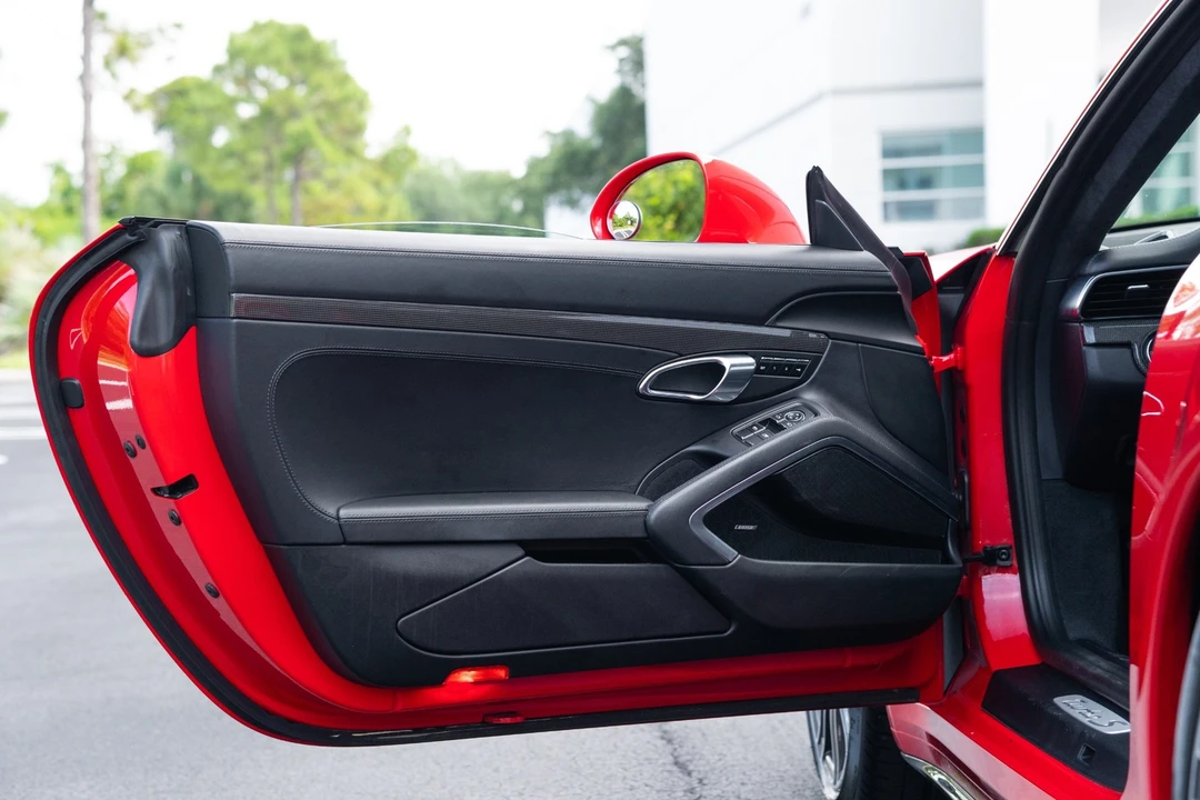 2019 Porsche - Image 29 of 31