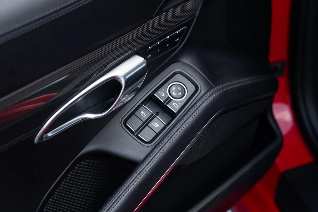 2019 Porsche - Image 30 of 31