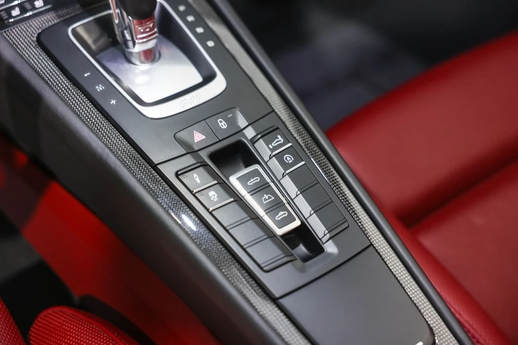2019 Porsche - Image 26 of 31
