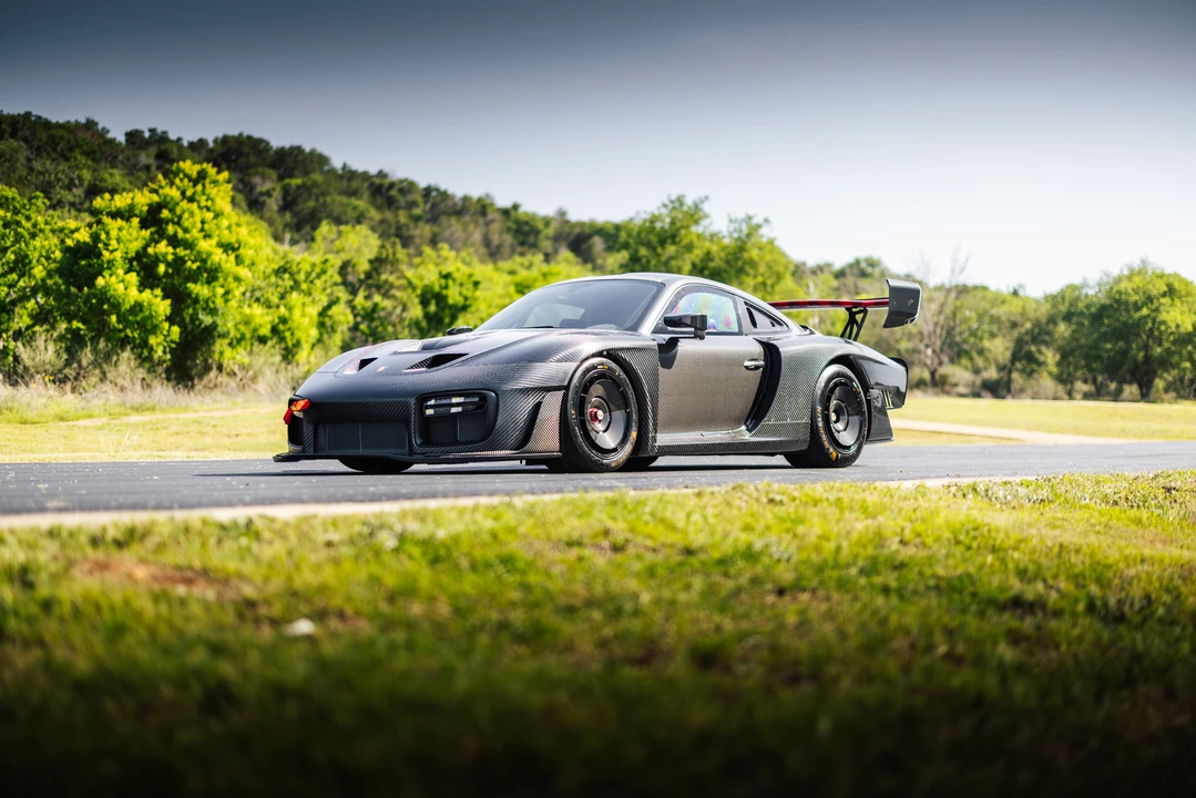 2019 Porsche 934 & 935 - Image 2 of 31