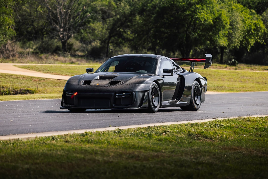 2019 Porsche 934 & 935 - Image 4 of 31