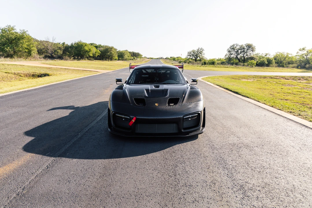 2019 Porsche 934 & 935 - Image 15 of 31