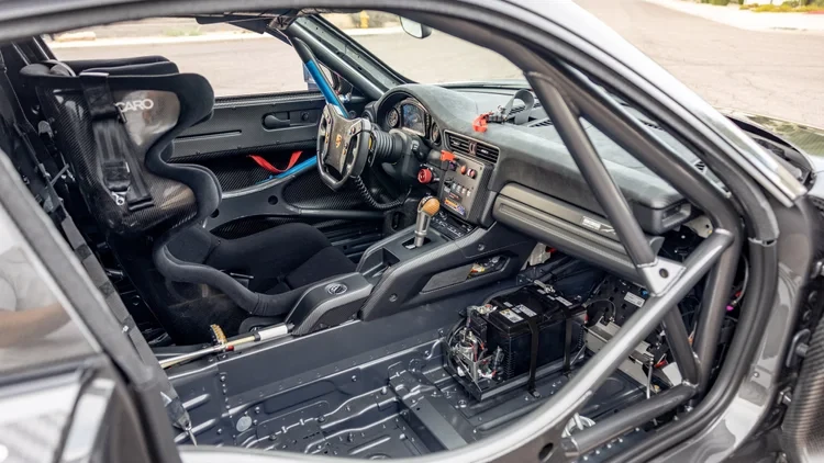 2019 Porsche 934 & 935 - Image 15 of 31