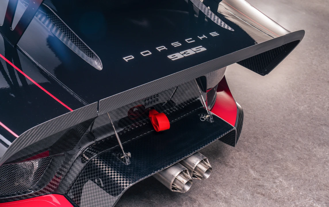 2019 Porsche 934 & 935 - Image 27 of 31