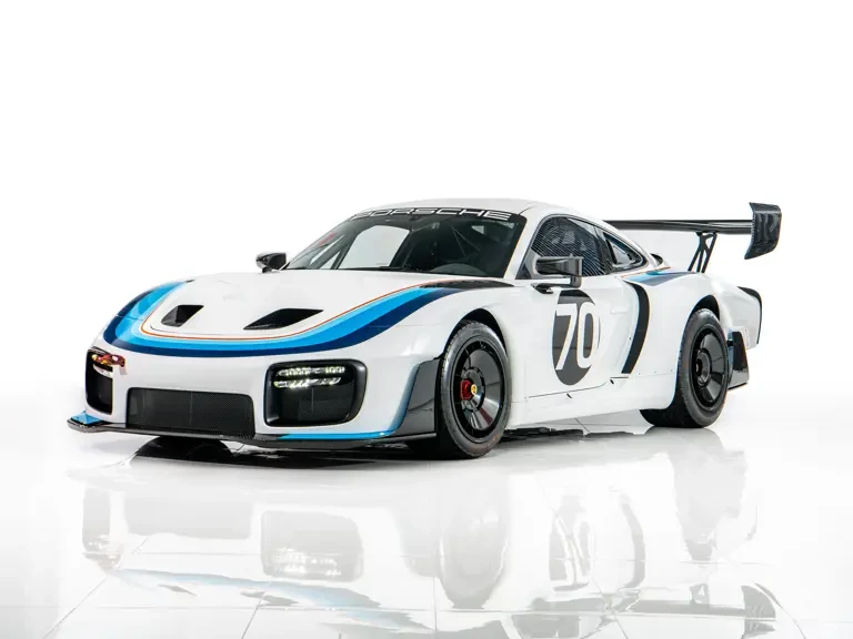 2019 Porsche 934 & 935 - Image 2 of 31