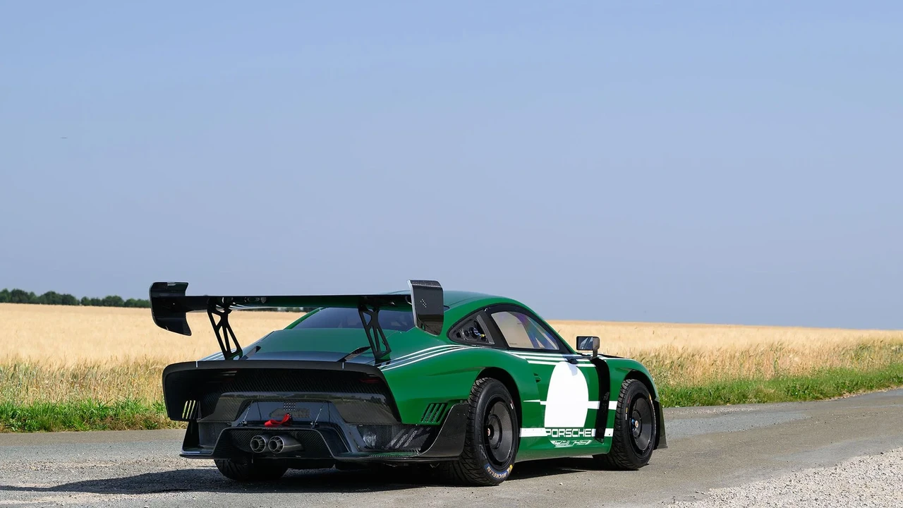 2019 Porsche 934 & 935 - Image 2 of 21